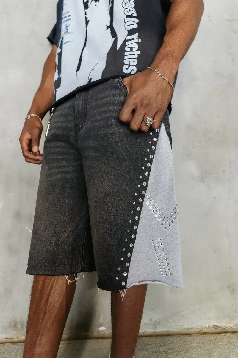 Short con inserti in felpa e applicazioni