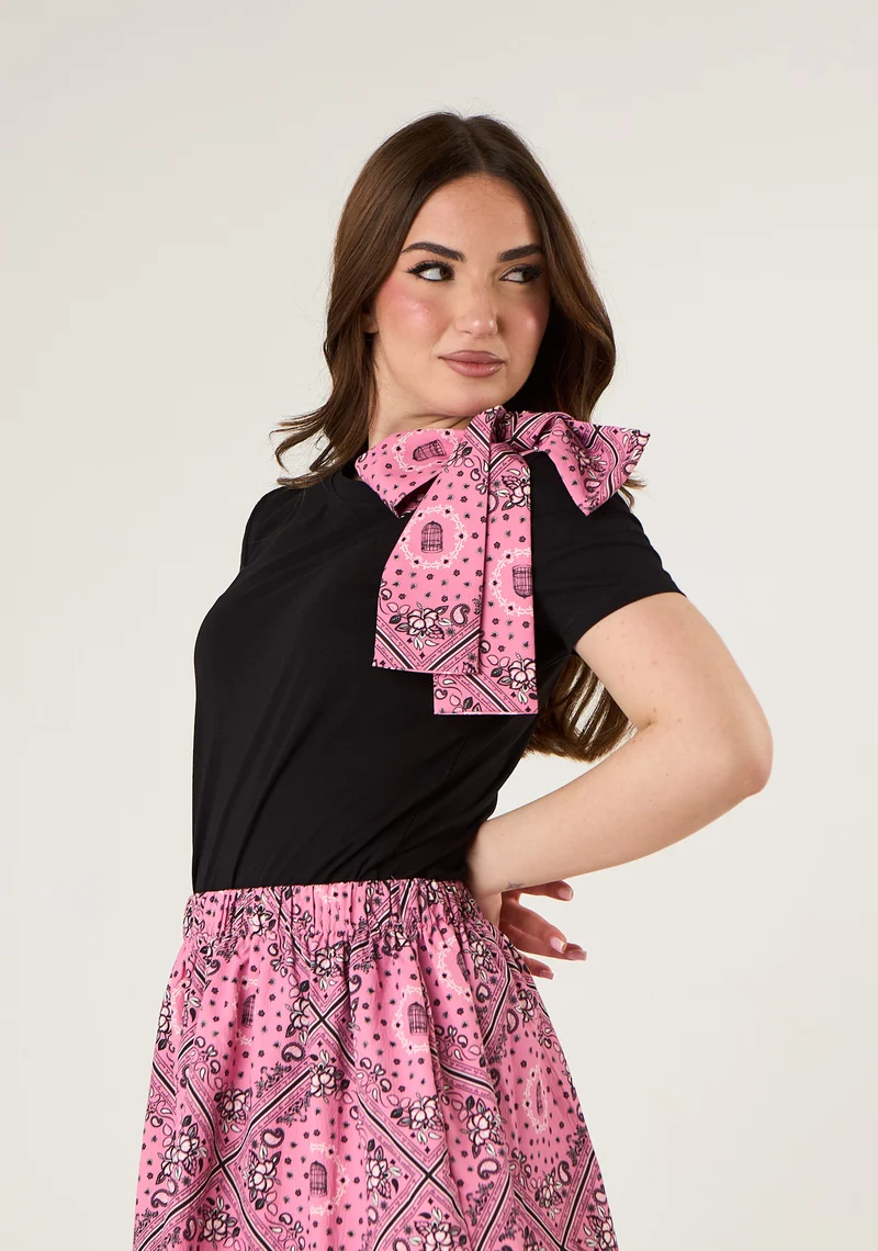 T-shirt con dettaglio fiocco