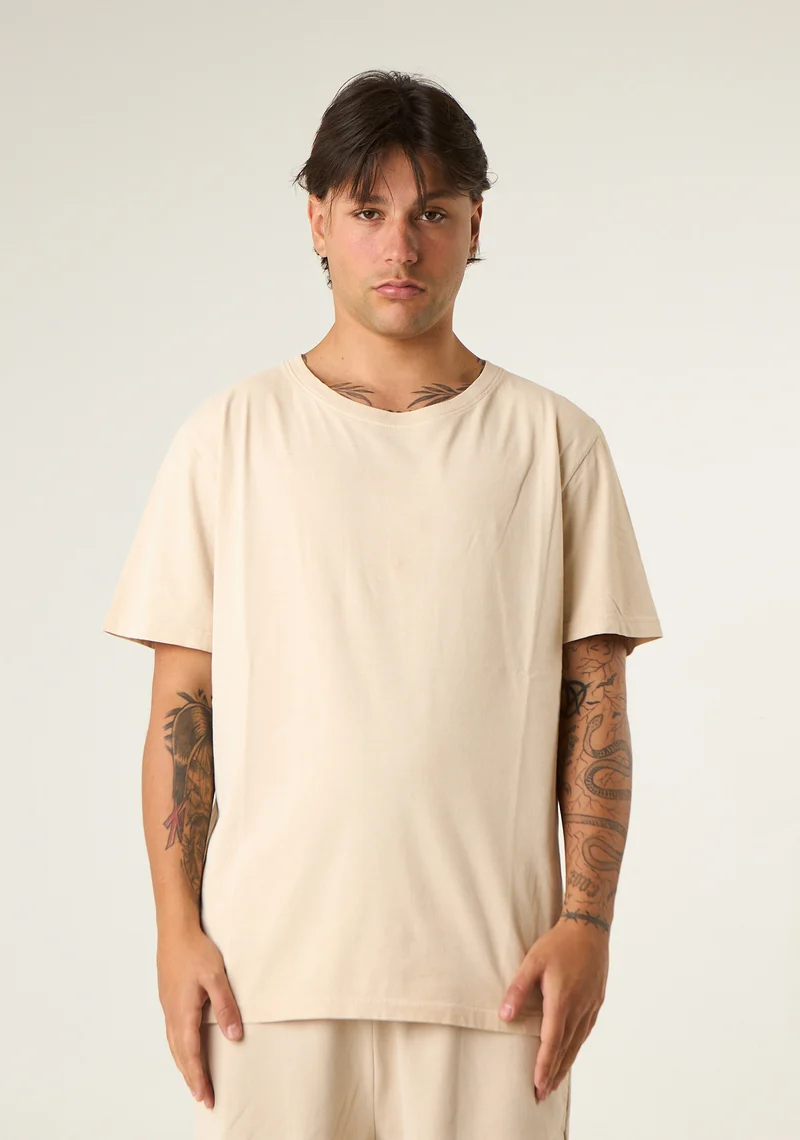 T-shirt con stampa posteriore