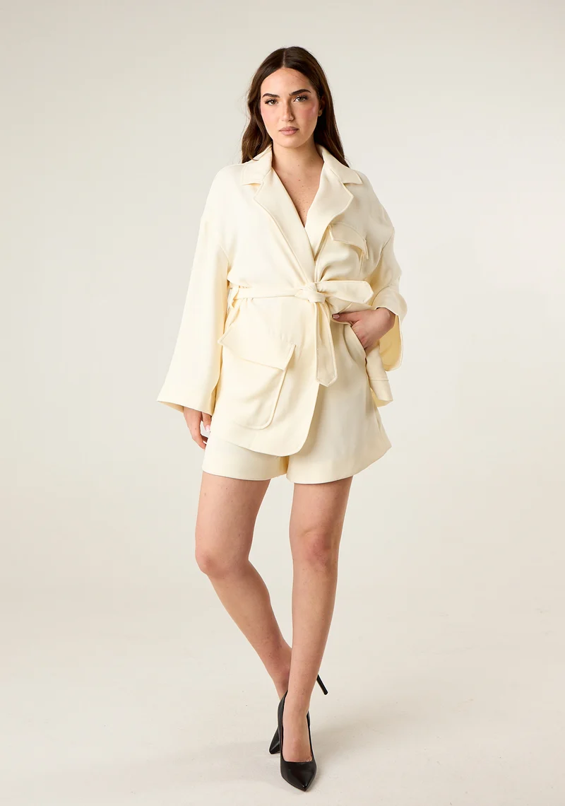 Short a taglio sartoriale