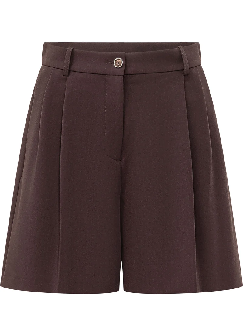 Shetana Shorts con Pieghe