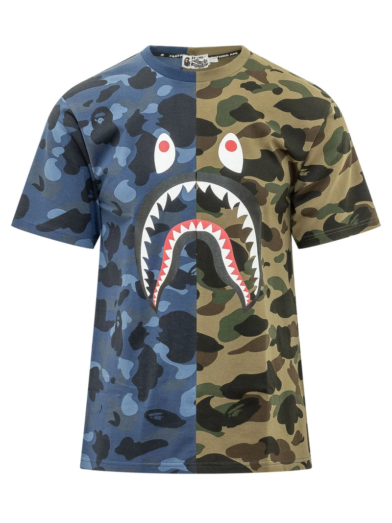 T-shirt con Stampa Grafica e Motivo Camouflage