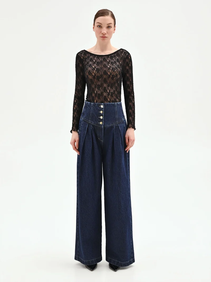 Blusa nera in pizzo floreale