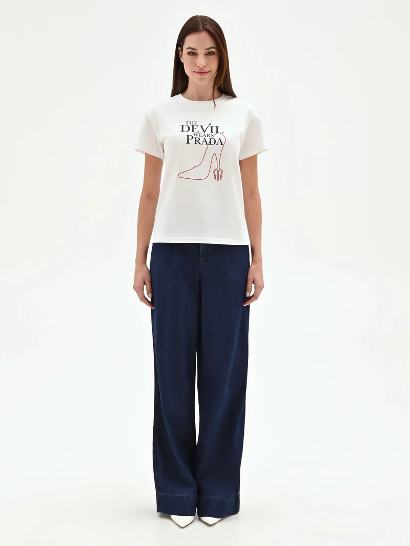 T-shirt bianca con stampa 'The Devil Wears Prada' in cotone