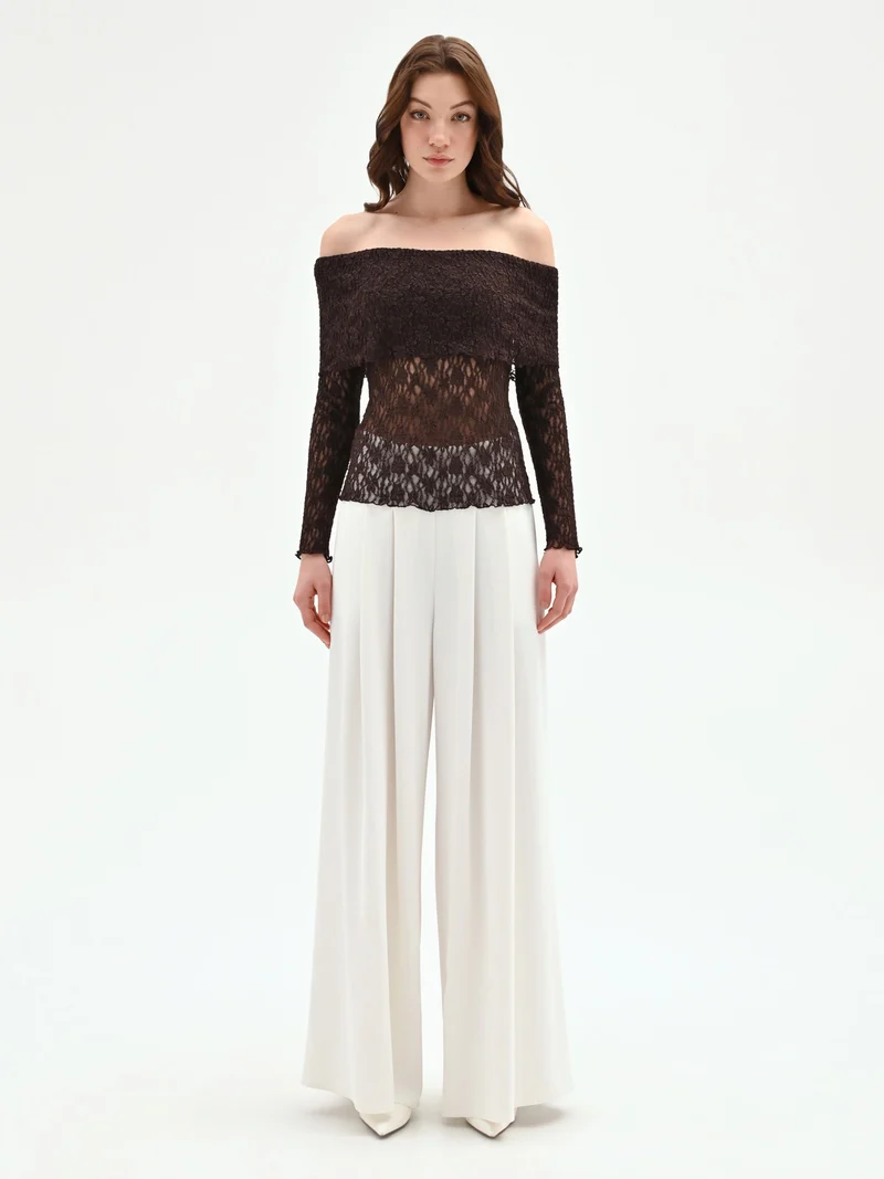 Blusa in pizzo cioccolato con spalle scoperte