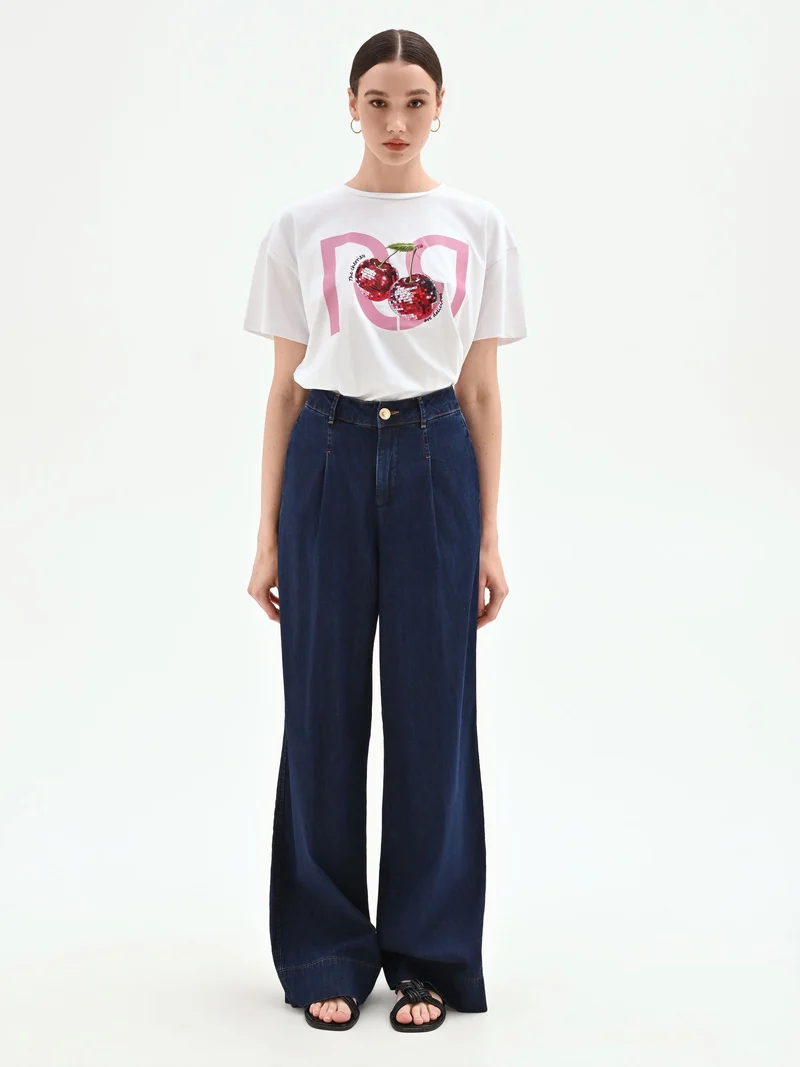 T-shirt bianca con stampa ciliegie
