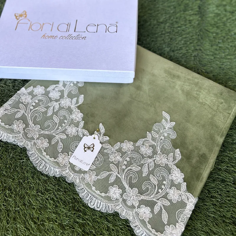 Fiori Di Lena Runner in Velluto Verde con Pizzo Floral 145x40 cm