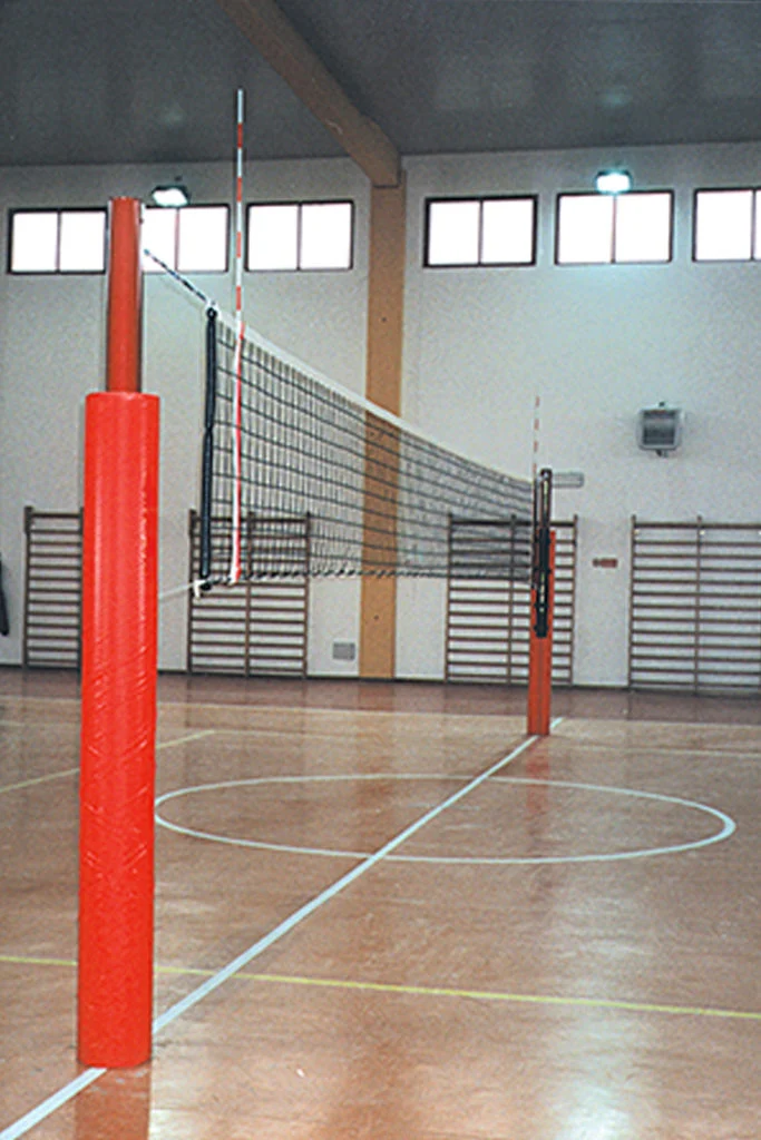 Impianto pallavolo in tubo di alluminio a sezione ovoidale completo di Bussole e Tendirete Art. P10/2