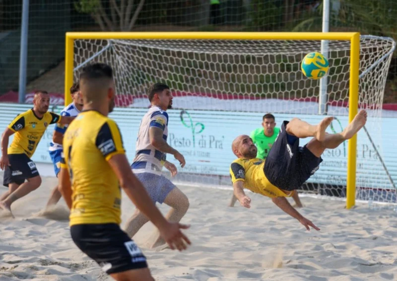 Beach Soccer Kit 10 bandierine di delimitazione pali h. cm 150 bussole e clips blocca bandiera. Art. P219