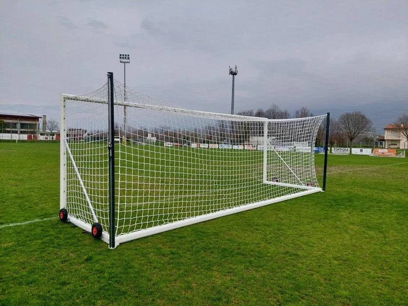 Sistema di tensionamento rete con pali verticali ART. 6012 da applicare in n. 1 porta da calcio mobile per porte con articoli n 5900/5912/5924..