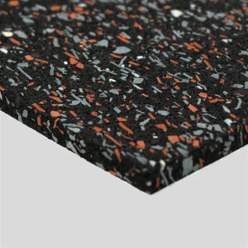Pavimentazione PAV HD MIX BLACK rotolo antitrauma gomma disponibile negli spessori 4, 6, 8 e 10 mm.