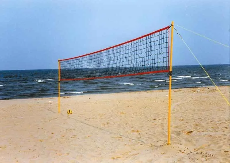 Set beach volley per uso ricreativo costituito di pali componibili con tiranti e rete Art. S05052
