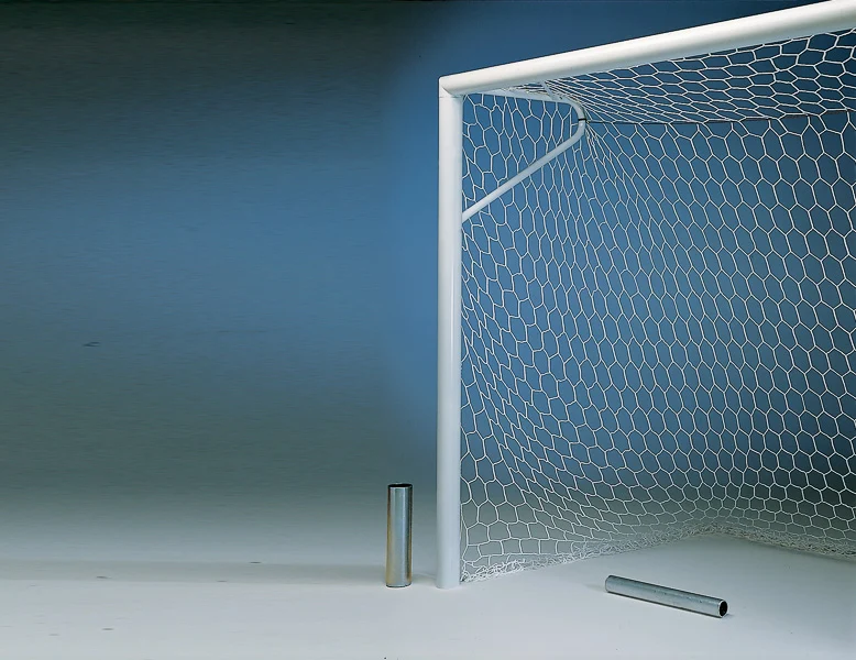 Coppia porte calcio regolamentari in alluminio traversa divisa modello a bussole con reggirete a gomito Art. S04303
