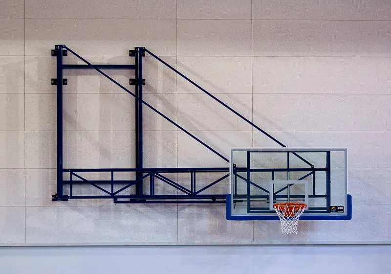 Impianto basket modello TREVI a muro chiudibile lateralmente, sbalzo cm 325, omologato FIBA Art. S04064