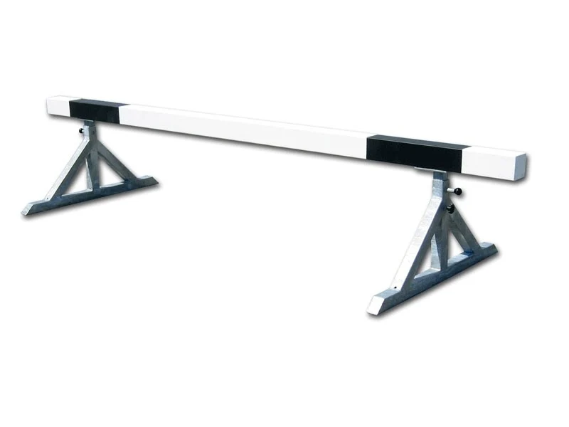 Serie ostacoli mobili per corsa siepi in acciaio zincato, travi di legno regolabili in altezza (1 ostacolo cm 500) Art. S02082
