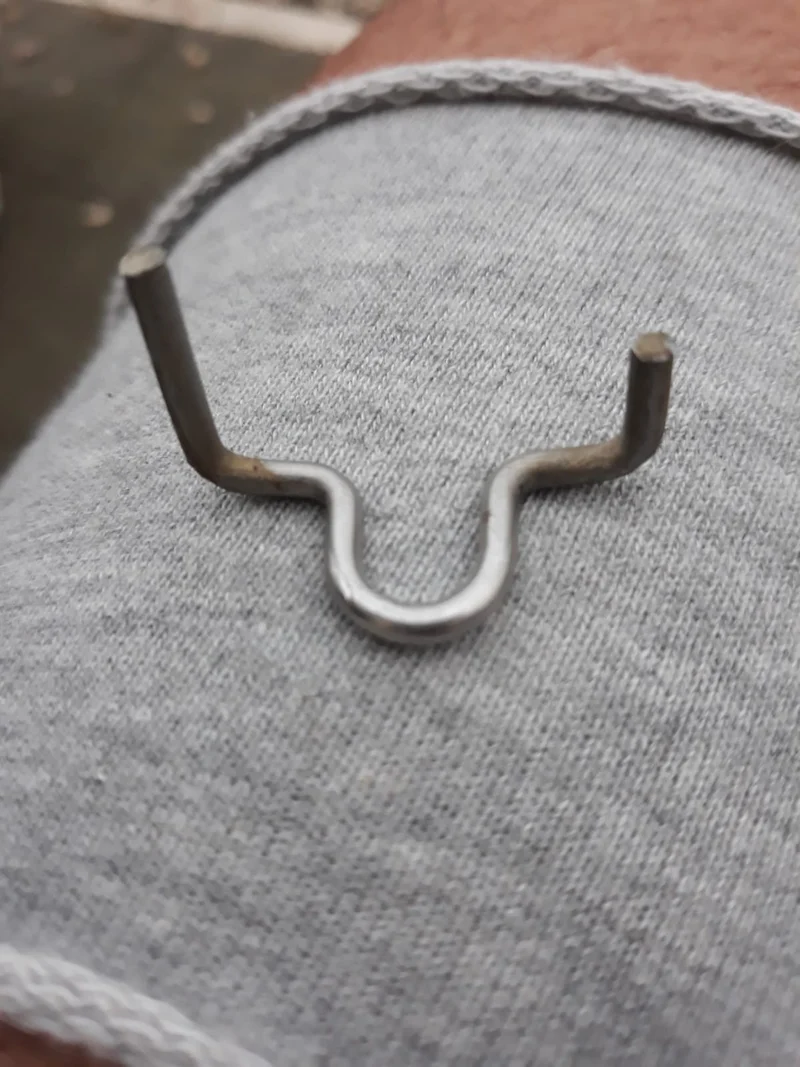 GANCIO METALLO PER FISSAGGIO RETI PORTE CALCIO/CALCETTO ART. SPER conf. 100pz.