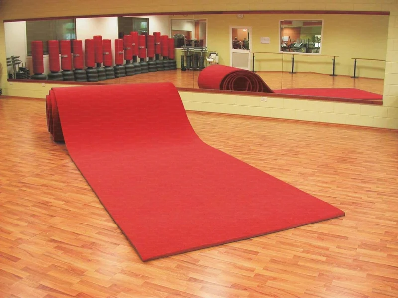 Pista ginnica 14x2 metri spessore 30 mm. moquette colore rosso Art. 1340