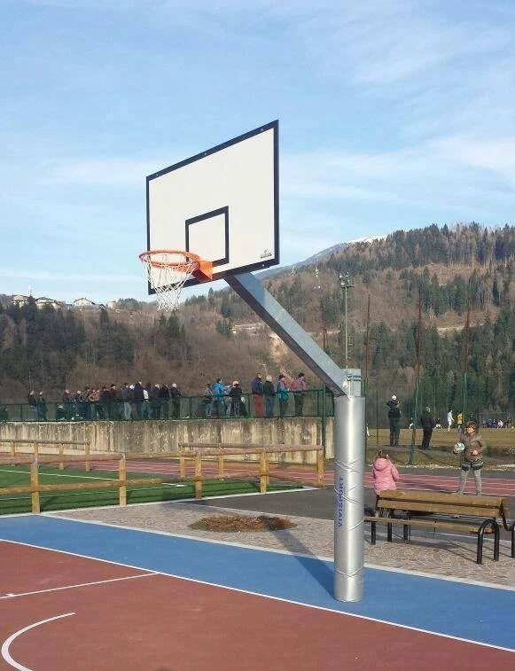 Impianto basket/minibasket monotubolare , tabelloni in legno, sbalzo 225 cm, fissaggio a terra con bussola, struttura smontabile Art 4212
