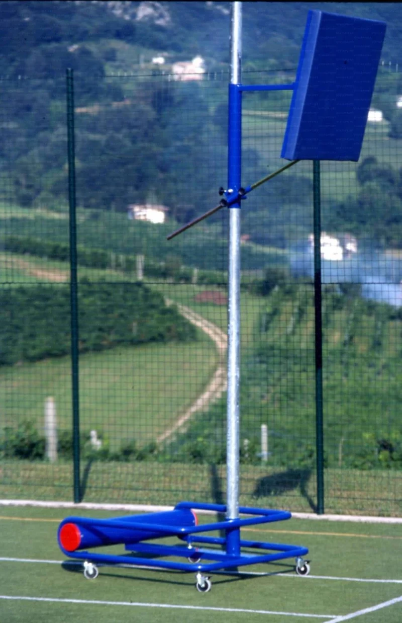 Simulatore di muro per pallavolo su base zavorrata con ruote autobloccanti. Art 5081